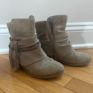 Girls boots